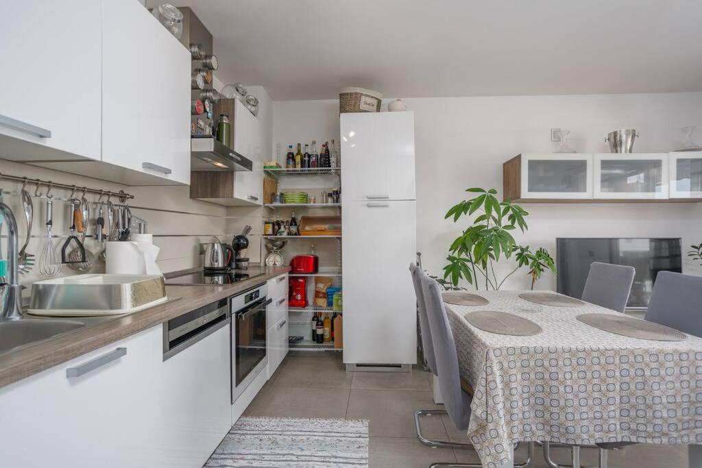 Family Village Apartment Vrh  Экстерьер фото